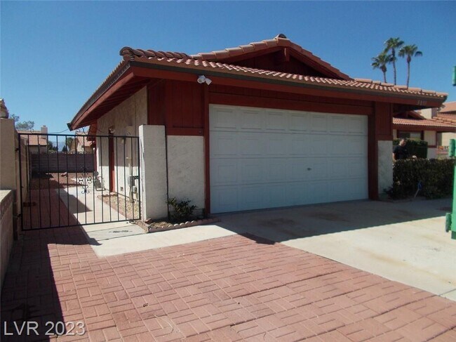 Building Photo - 3833 El Camino Rd