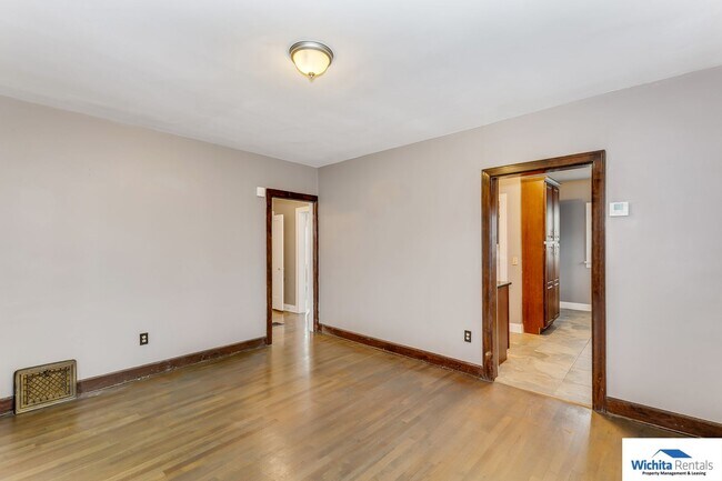 Building Photo - 401 N. Oliver - College Hill Duplex for rent