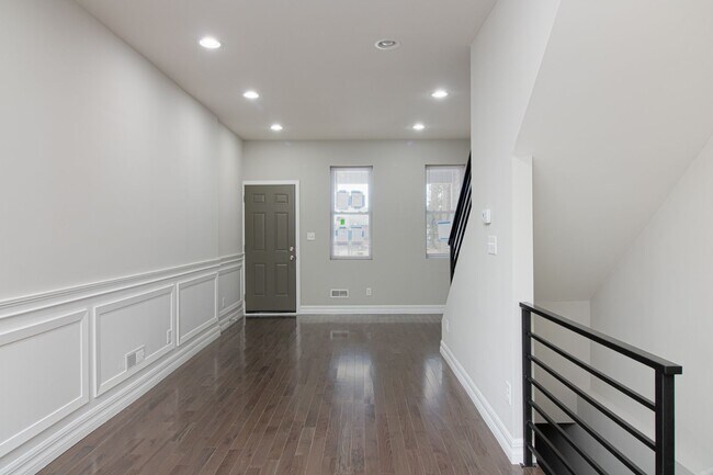 Building Photo - ???RENOVATED HOUSE WITH FULL BASEMENT + HUGE YARD Close to PENN / CHOP / DREXEL