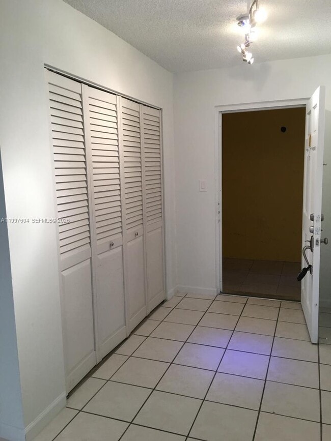 Building Photo - 9375 Fontainebleau Blvd