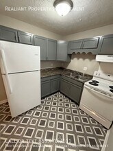 Building Photo - 209 Lakeshore Dr