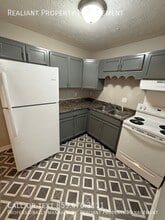 Building Photo - 209 Lakeshore Dr