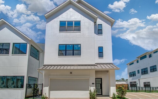 Building Photo - 1645 Bingle Rd