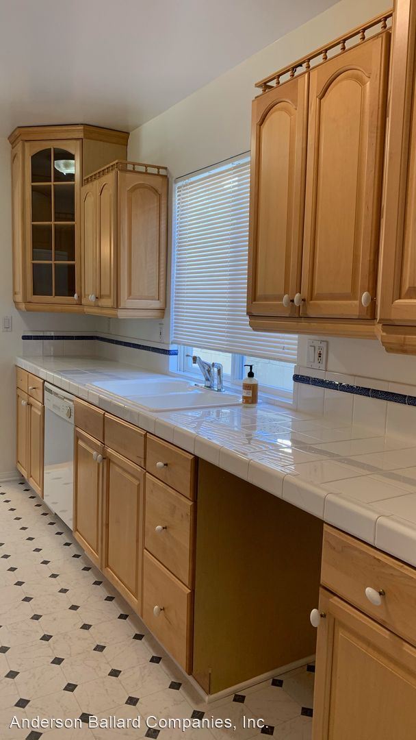 Building Photo - 3 br, 2 bath House - 9967 Cabanas Ave