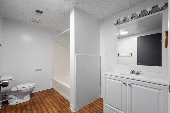 Photo - 230-228 Universal Rd Apartment