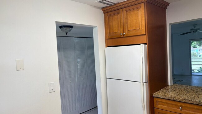 Foto del edificio - 5515 N Lakewood Cir