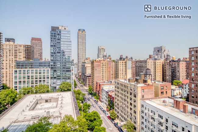 Building Photo - 210 W 70th St