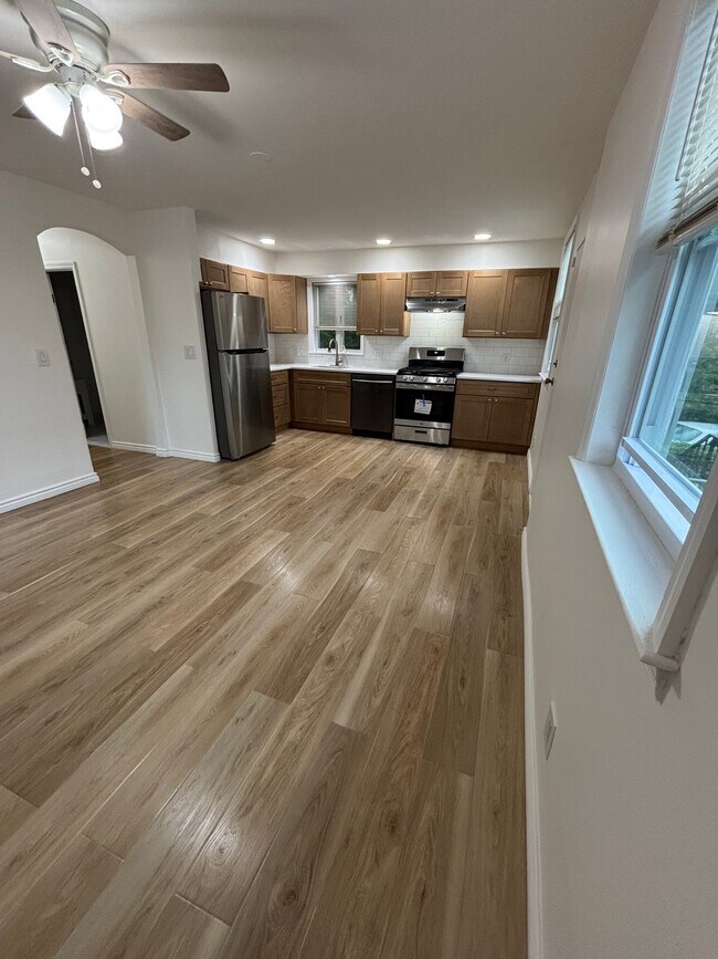Foto del edificio - 102 Woodland Ave