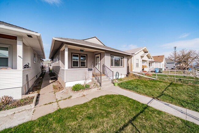 Foto del edificio - 3 bed 1 bath home recently renovated.