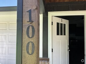Building Photo - 100 Chloe Dr