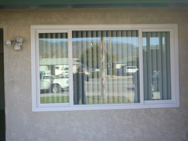 Foto del edificio - 1125 E Marshall Blvd