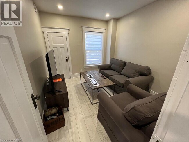 Photo du bâtiment - 155 Wentworth St S