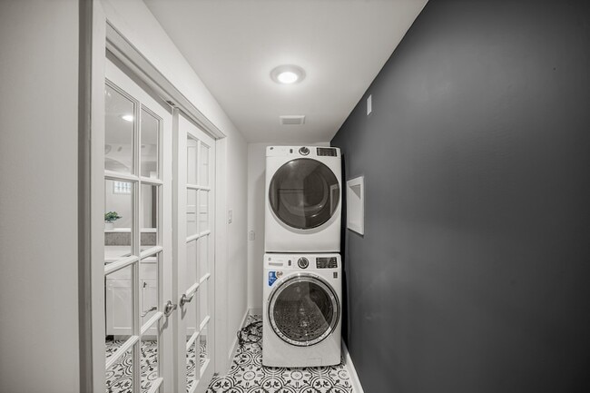 Photo - 2602 Washington Ave Apartment