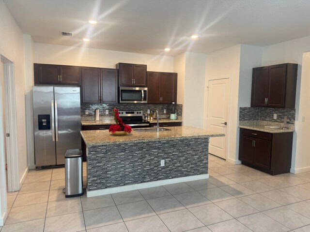 Foto del edificio - 2468 Timber Forest Dr