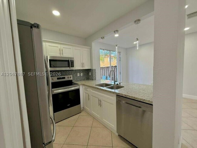Building Photo - 922 NW 134th Ave