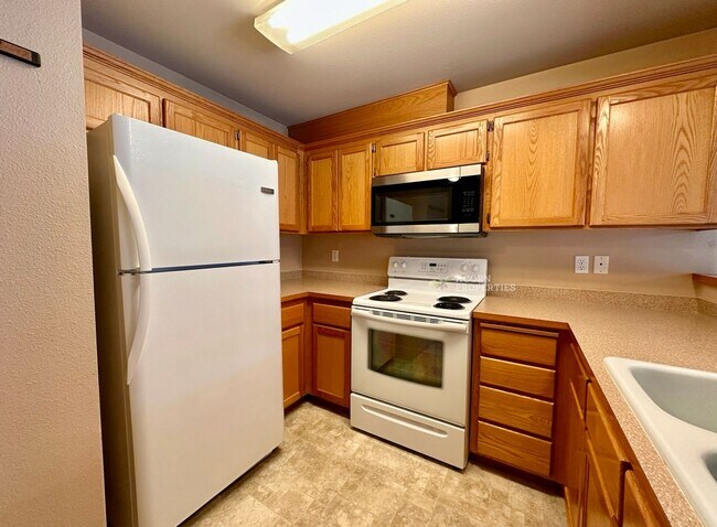Building Photo - 1670 SW Mulberry Pl