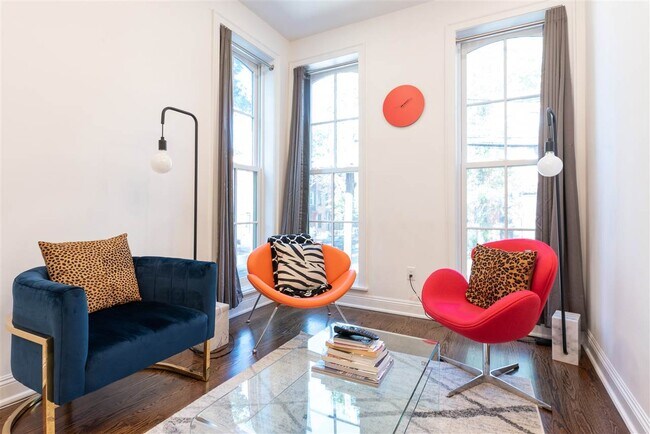 Foto del edificio - 289 PAVONIA Ave