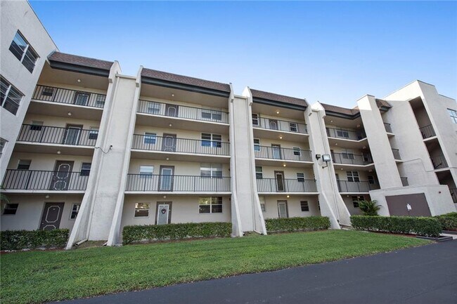 Foto del edificio - 9460 Poinciana Pl