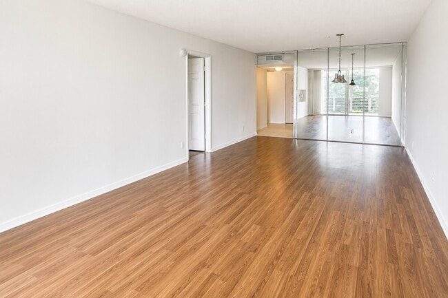 Building Photo - 2650 S Course Dr