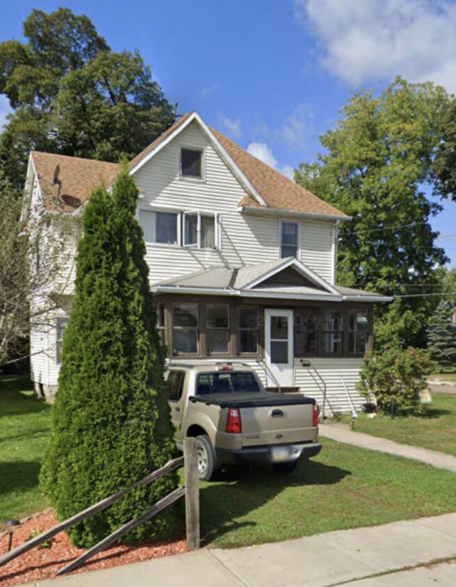 Primary Photo - 110 S Hopkins St
