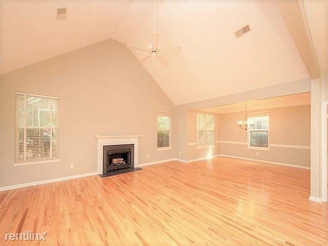 Building Photo - 4 br, 2.5 bath House - 124 Corn Planters St