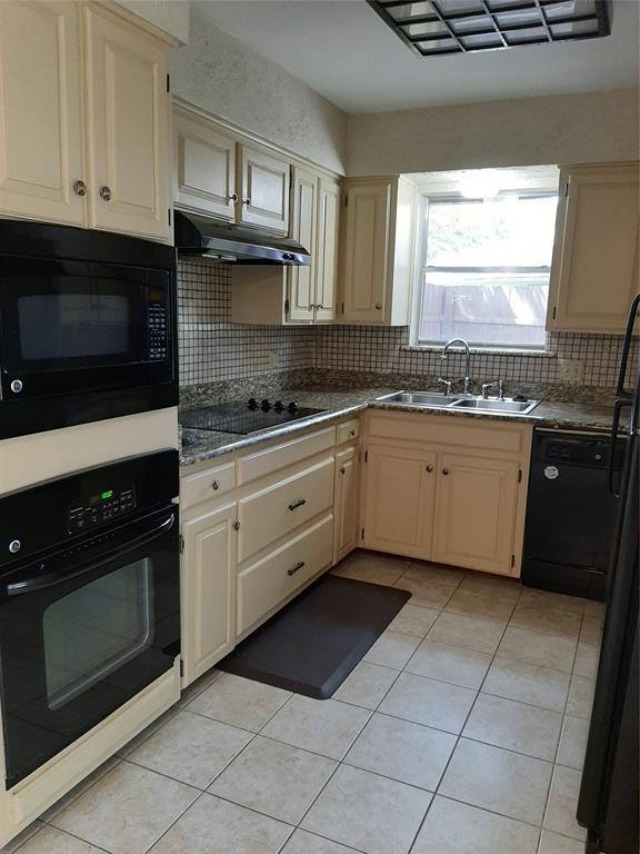 Building Photo - 2617 Tanglewood Dr