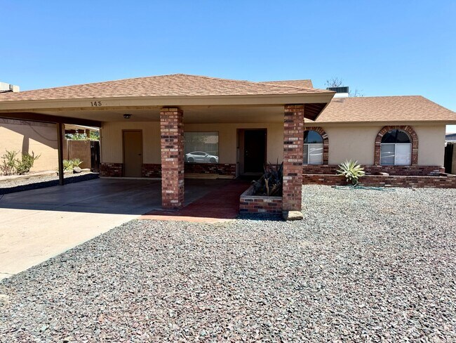 Foto del edificio - 3 Bedroom / 2 Bath Single Level Home in Ph...