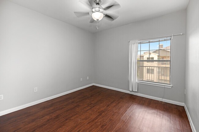 Foto del edificio - 2320 Gracy Farms Ln
