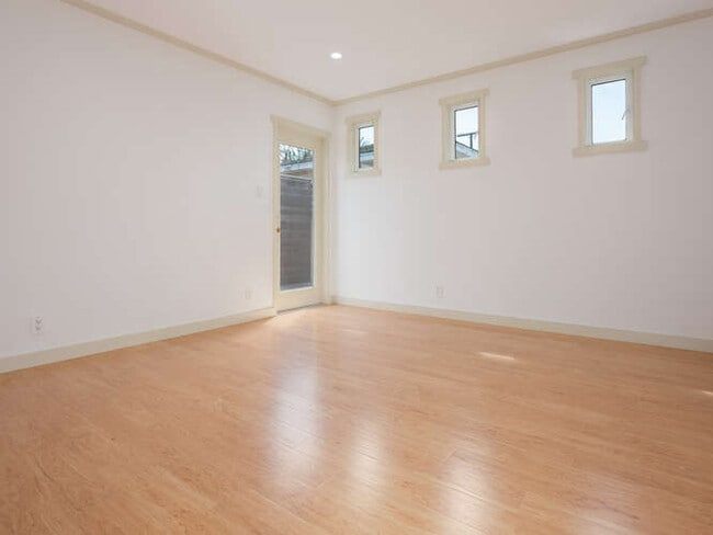 Building Photo - 12700 Dewey St