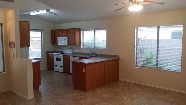 Building Photo - Fabulous 3-bedroom, 2-bathroom home For Re...