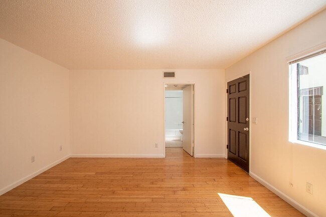 Foto del edificio - 12338 Oxnard St