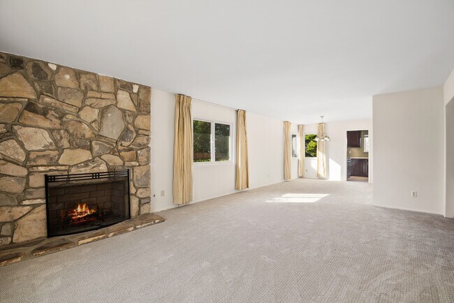 Building Photo - 28709 Leacrest Dr