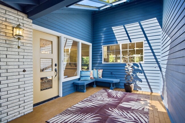 Building Photo - Pet-Friendly Rambler with Modern Updates and Great Layout