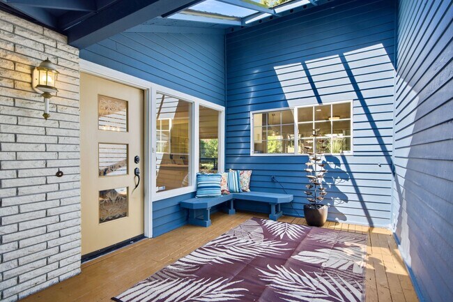 Foto del edificio - Pet-Friendly Rambler with Modern Updates and Great Layout