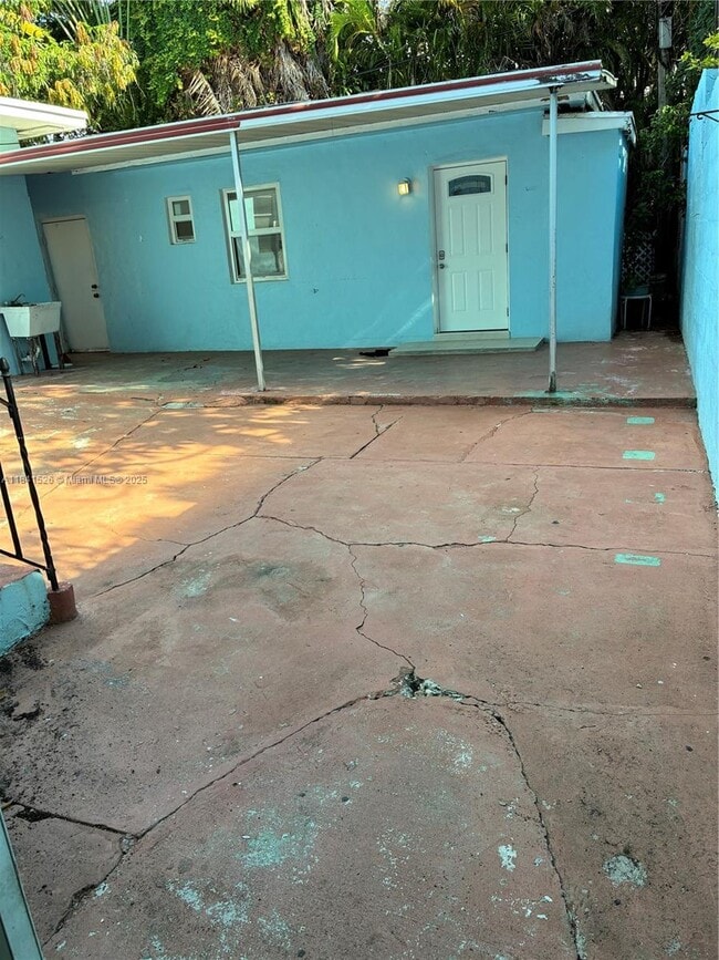 Foto del edificio - 1774 SW 11th St