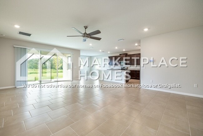 Foto del edificio - 10913 Laxer Cay Loop