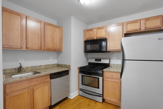 Building Photo - 7616 N Marshfield Ave