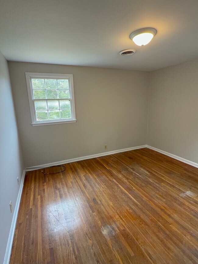 Building Photo - 2640 Ravine Dr