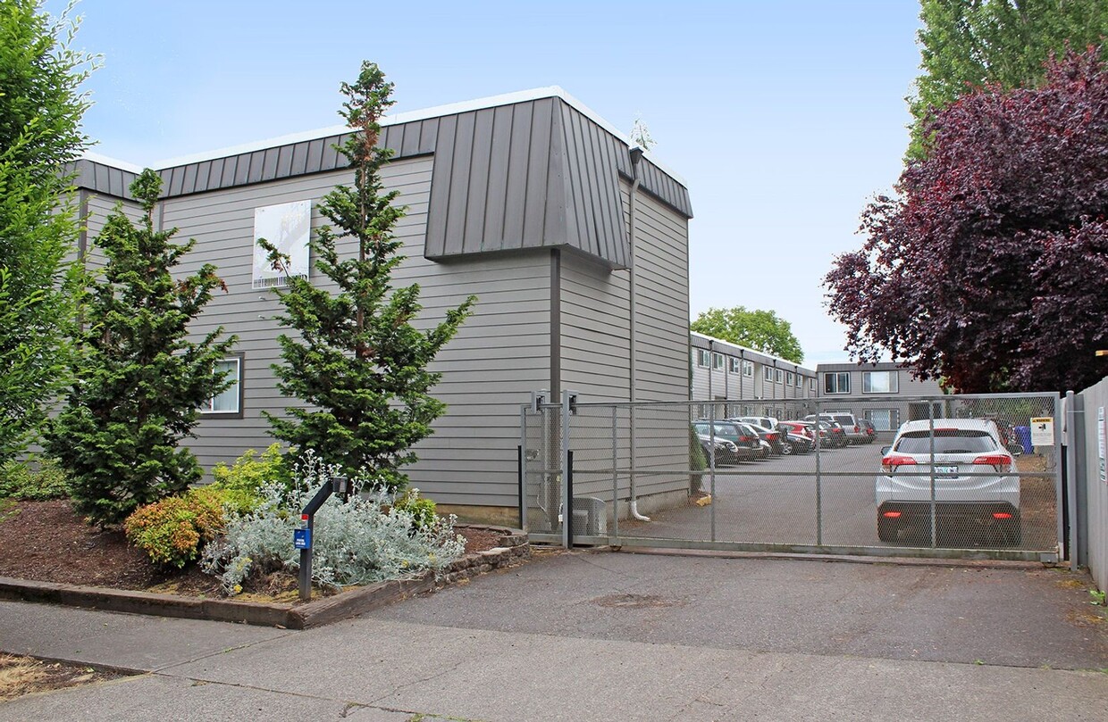 Primary Photo - 9222 N Lombard St