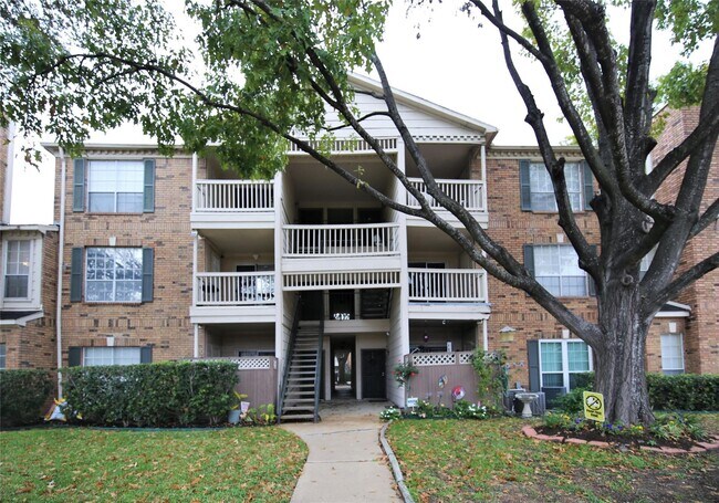 Building Photo - 2626 Holly Hall St