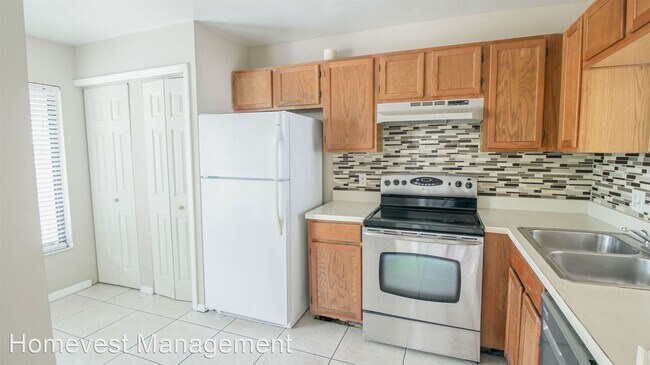 Foto del edificio - 2 br, 2 bath House - 9442 Torrington Avenu...