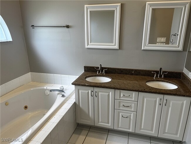 Building Photo - 18072 Horseshoe Bay Cir