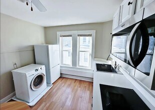 Building Photo - 155 Spruce St