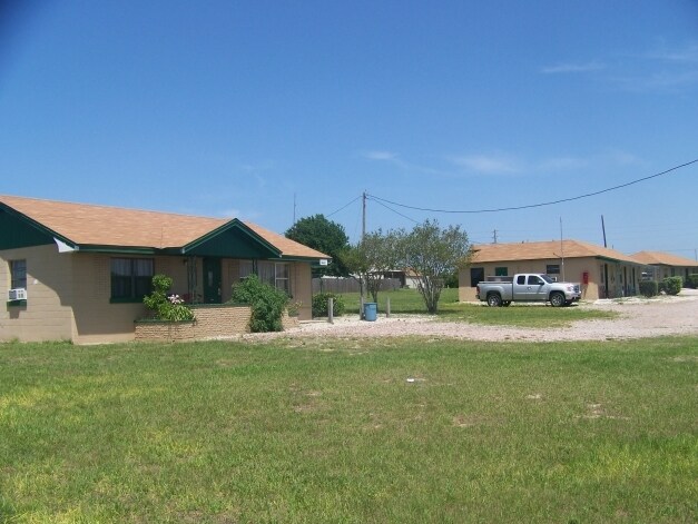 Building Photo - 5549 US Highway 17 N