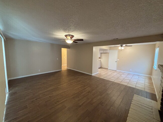 Building Photo - 493 E Mesa Ave