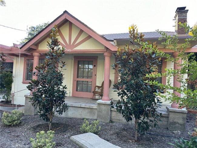 Foto del edificio - 901 N Indian Hill Blvd