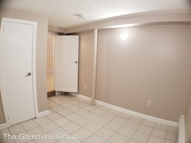 Building Photo - 13 Allen St