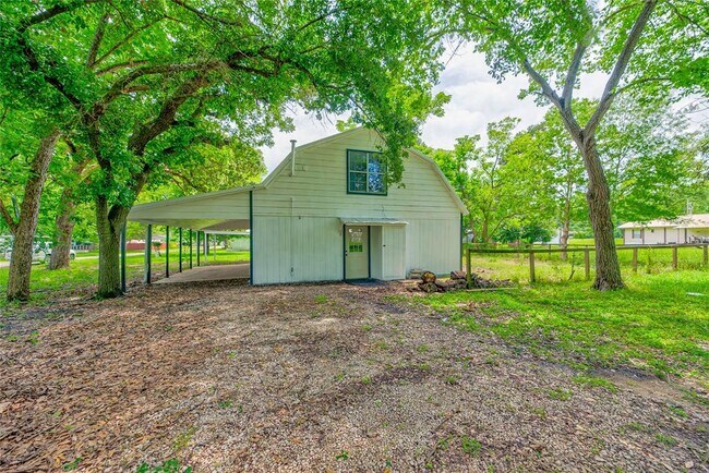 Building Photo - 428 Lakewood Dr
