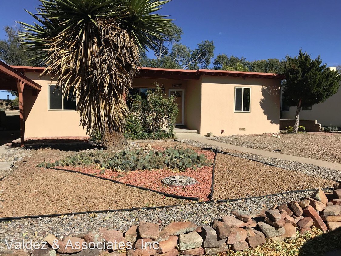 Foto principal - 3 br, 2 bath House - 1933 Kiva Road