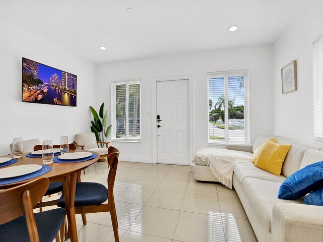 Foto del edificio - 2055 NE 140th St